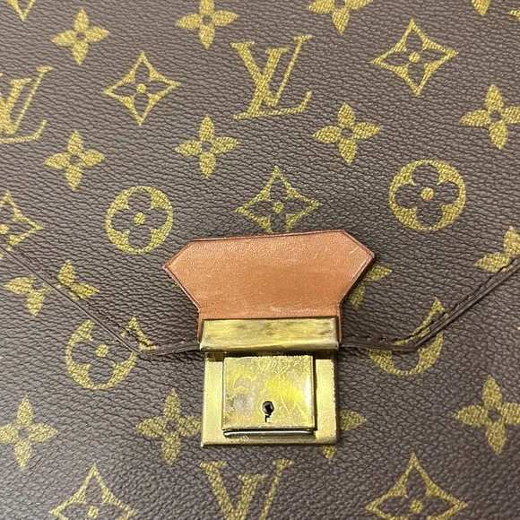 *SOLD* Louis Vuitton Vintage Envelope Document or IPad Holder - Picture 4 of 16